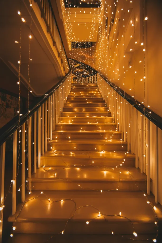 21 Christmas Staircase Decorating Ideas That Wow 12 11 91