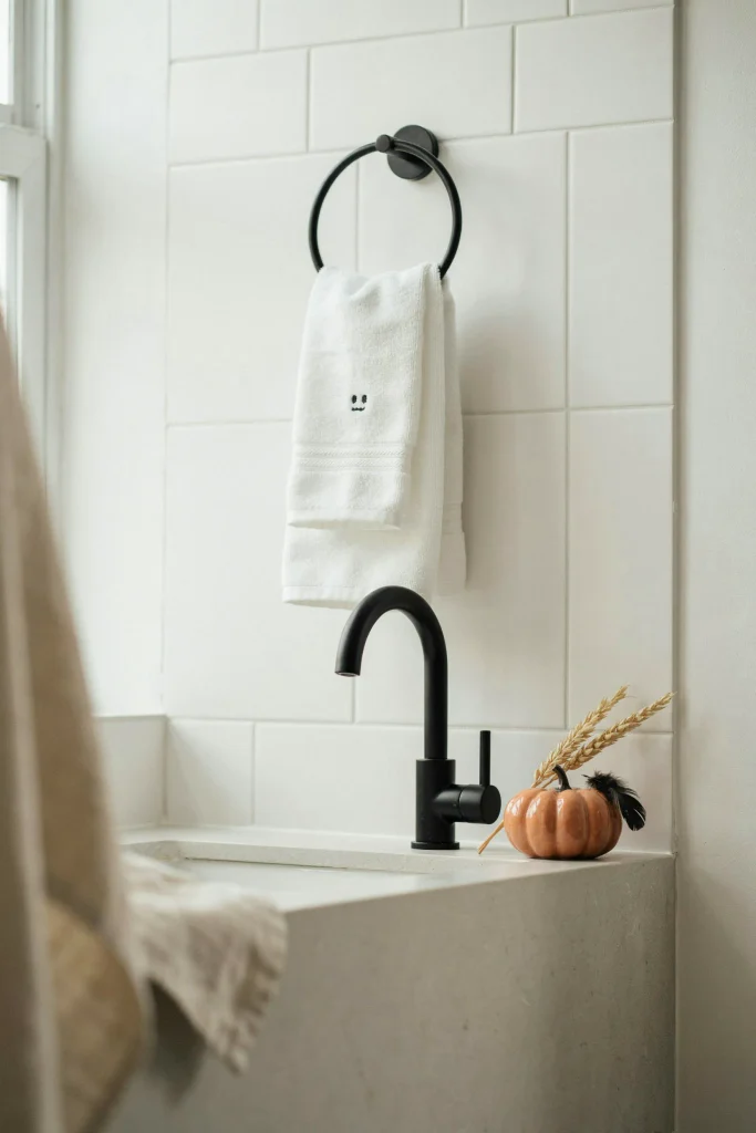 Ghostly Hand Towels