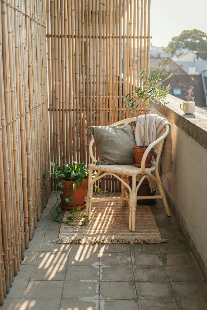 Slim Privacy Screen