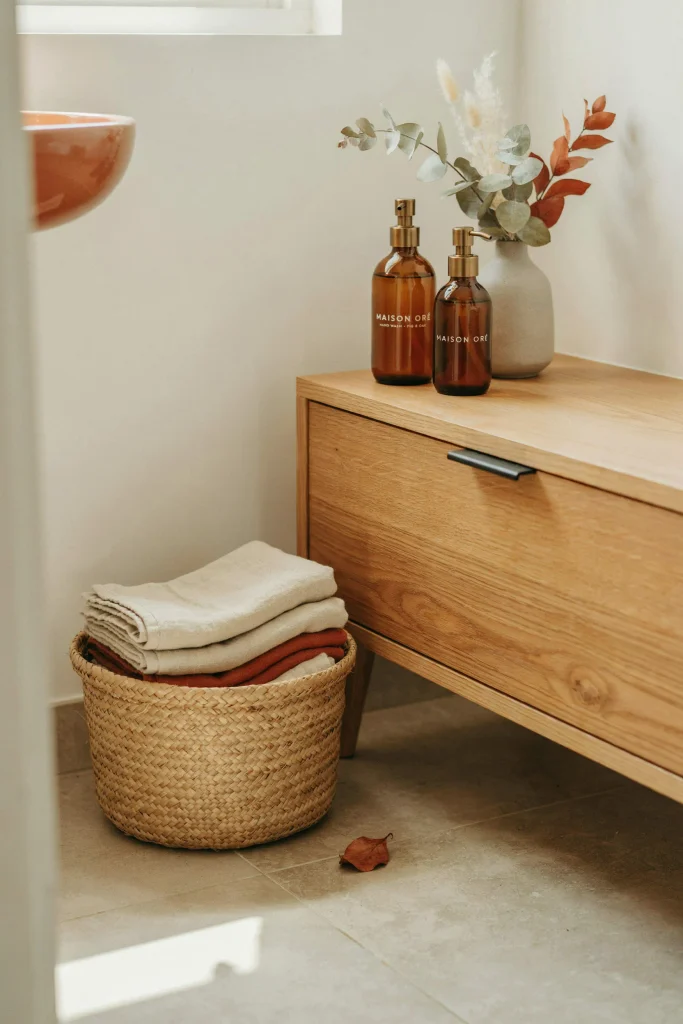 20 Fall Bathroom Decor Ideas for a Cozy Autumn Glow 5 Woven Basket Storage