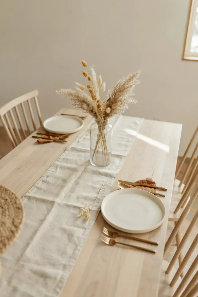 21 Minimalist Fall Decorations for a Calm 2026 Look 3 Dried Floral Centerpieces